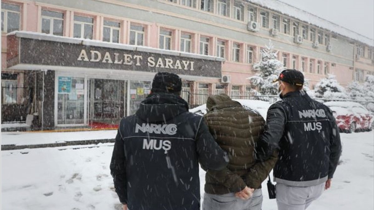 Muş'ta midesinde uyuşturucuyla yakalanan yabancı uyruklu kişi tutuklandı