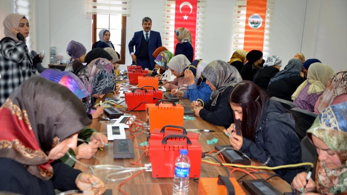 Muş'ta muma taş dizme kursu devam ediyor