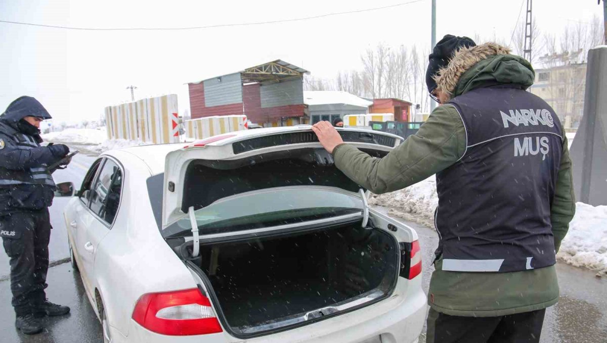 Muş'ta narkotik denetimlerinde uyuşturucu madde ele geçirildi