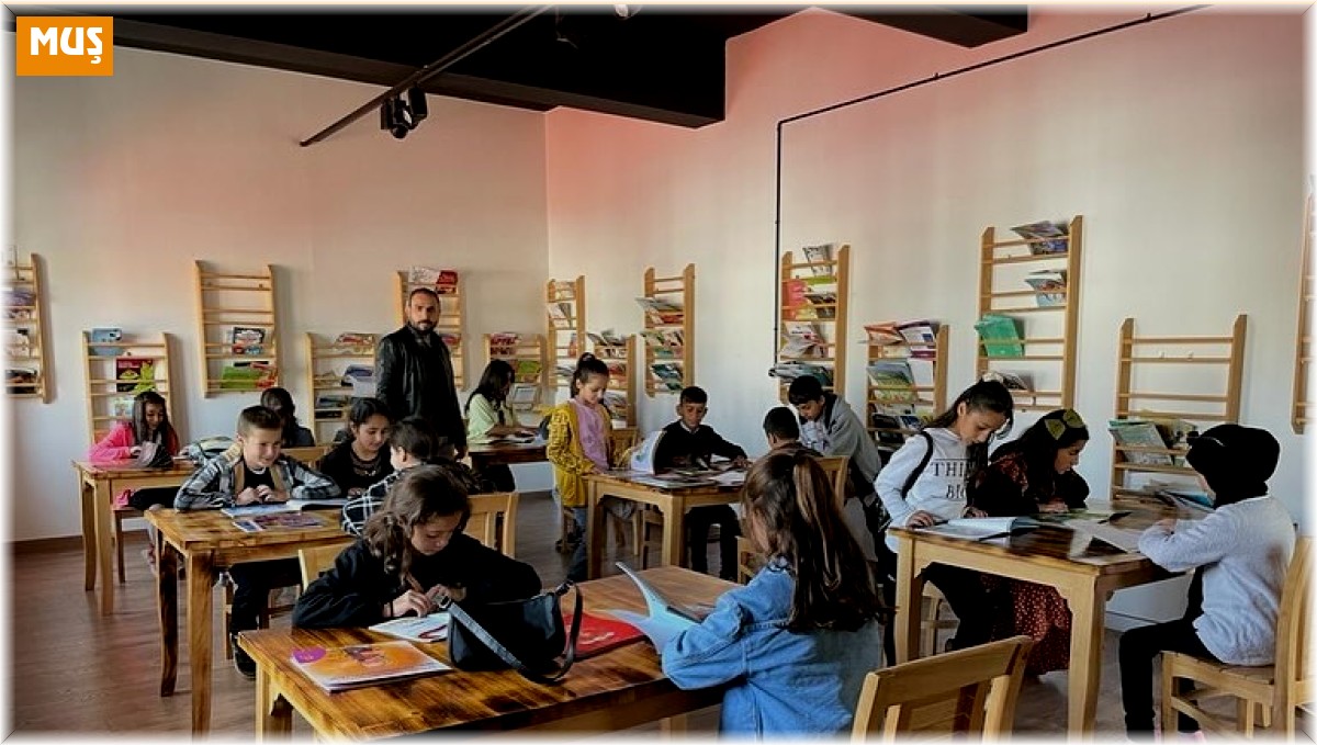 Muş'ta öğrenciler tarihi mekânları gezdi