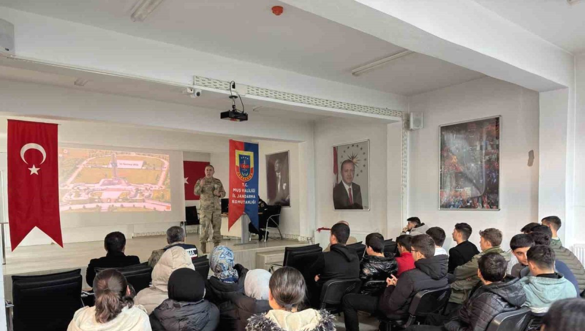 Muş'ta öğrencilere Jandarma Teşkilatı'nın tanıtımı yapıldı