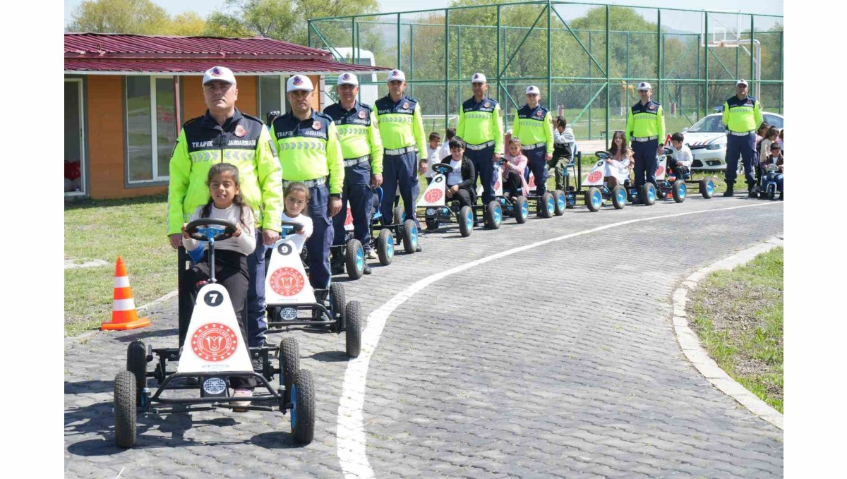 Muş'ta öğrencilere uygulamalı trafik eğitimi