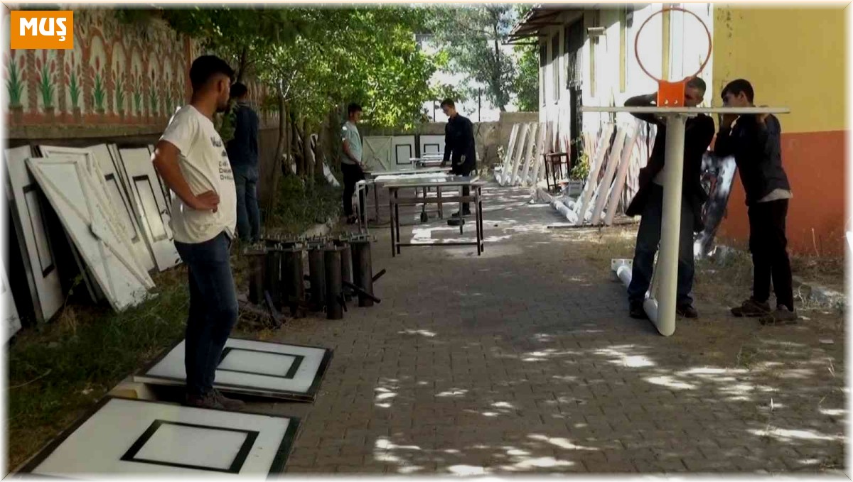 Muş'ta okullara spor yatırımı