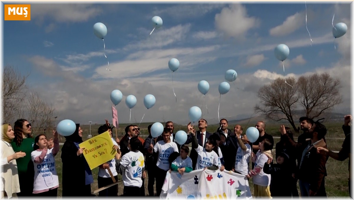 Muş'ta otizmli çocuklar fidan dikti