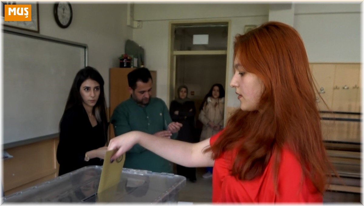 Muş'ta oy verme işlemi başladı