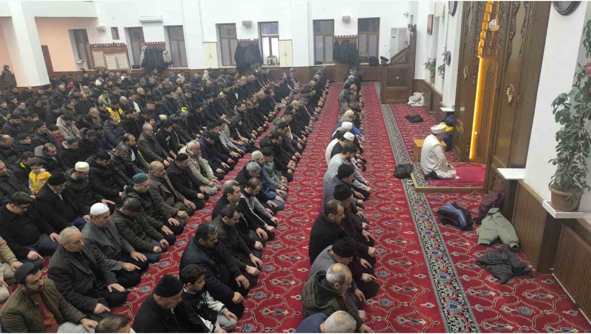 Muş'ta Regaib Kandili dualarla idrak edildi