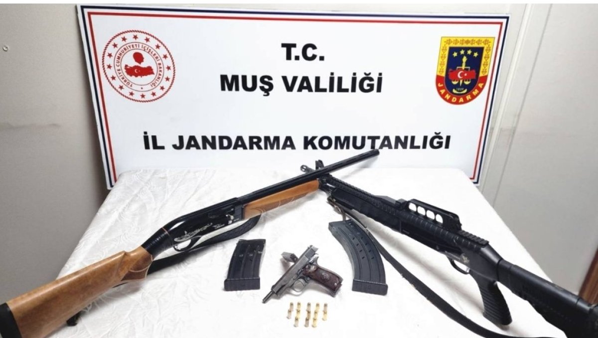 Muş'ta ruhsatsız silah operasyonu: 3 şüpheli gözaltına alındı