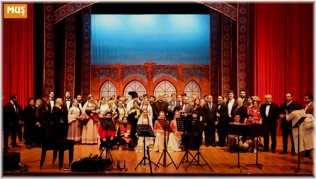 Muş'ta sahnelenen "Arşın Mal Alan Opereti" büyük beğeni topladı