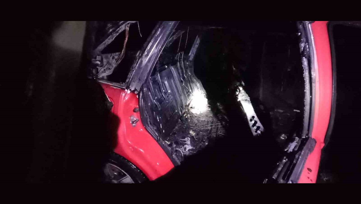 Muş'ta seyir halindeki otomobil alev aldı