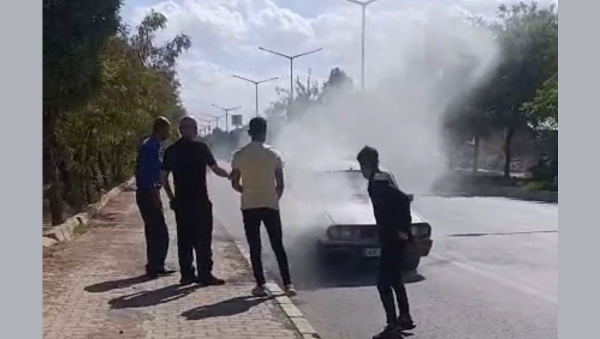 Muş'ta seyir halindeki otomobil yandı