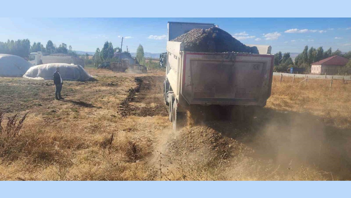 Muş'ta stabilize yol çalışmaları sürüyor