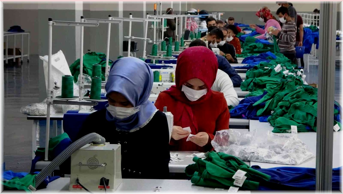 Muş'ta tekstil kent açıldı, gençler işbaşı yaptı