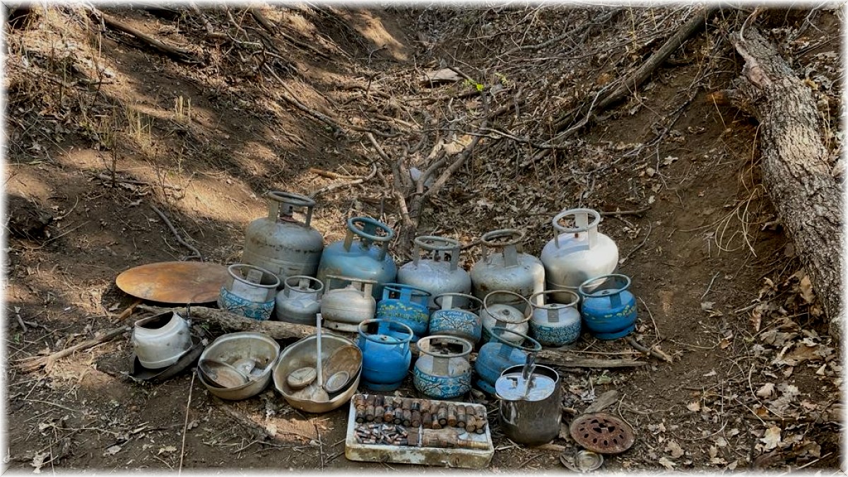 Muş'ta terör örgütü PKK'ya ait malzemeler ele geçirildi