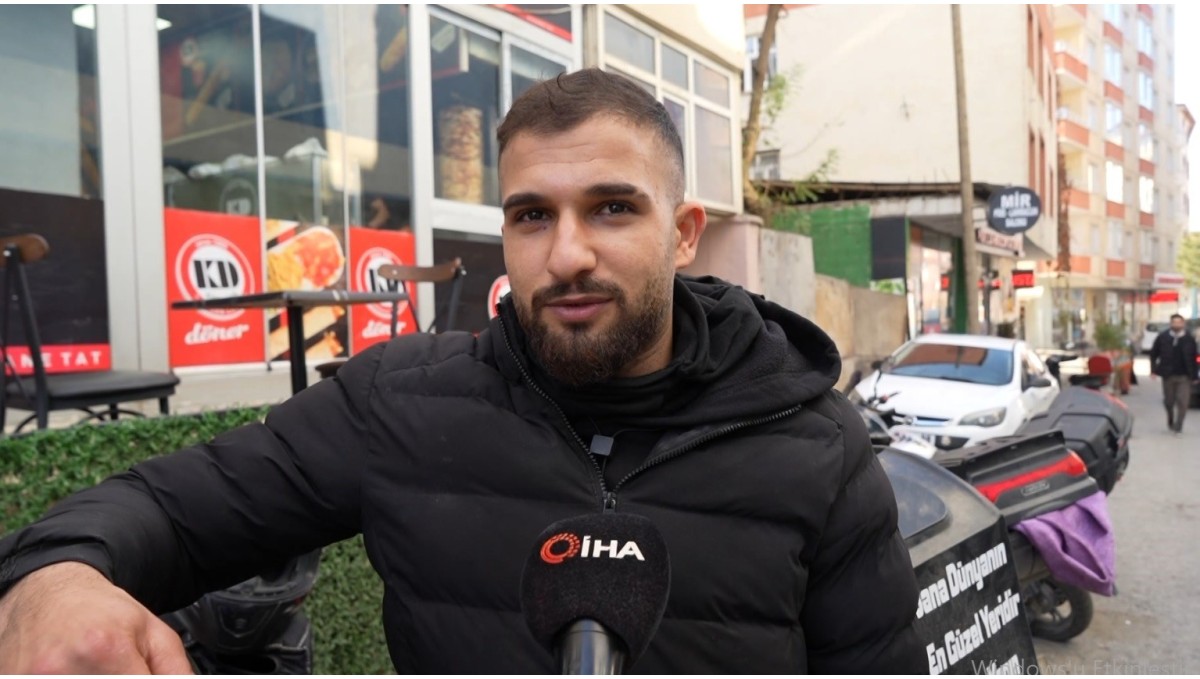 Muş'ta üşüyen kuryeye eldivenini veren polis gönülleri ısıttı