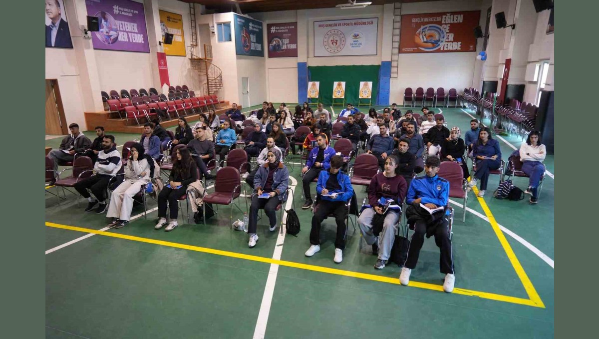 Muş'ta voleybol aday hakem kursu başladı