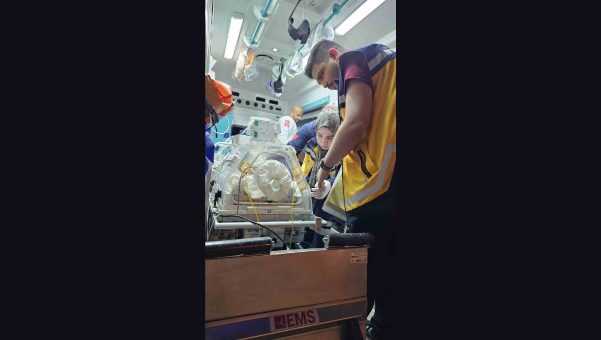 Muş'ta yenidoğan bebek için ambulans uçak havalandı