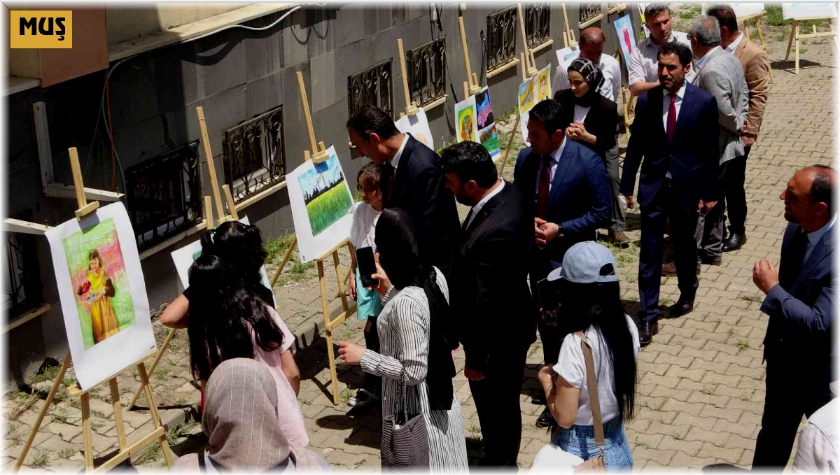 Muş'ta yılsonu sergisi