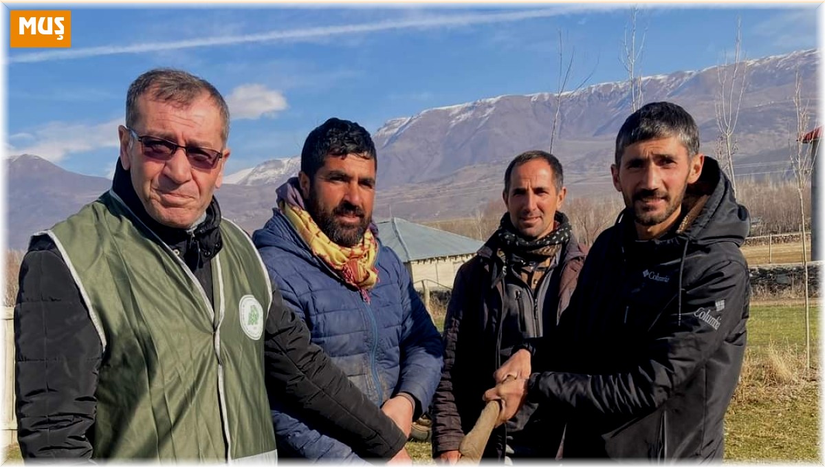 Muş'ta yırtıcı hayvan saldırısına uğrayan yaban keçisi tedavi altında alındı