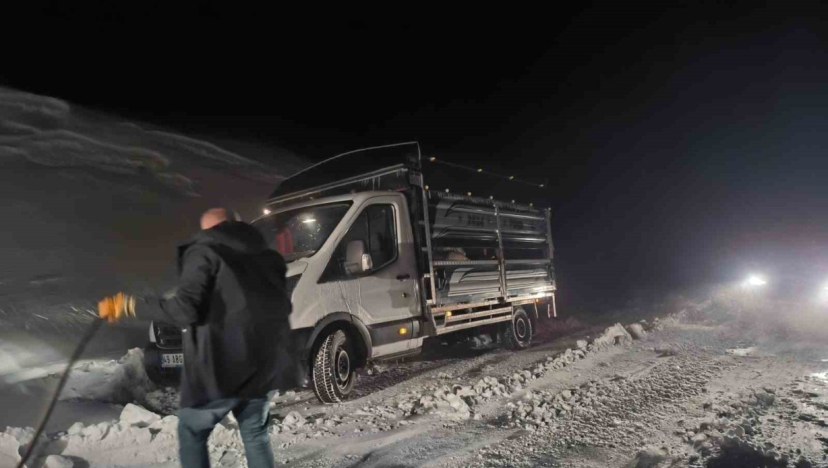 Muş'ta yoğun kar: 145 köy yolu ulaşıma kapandı