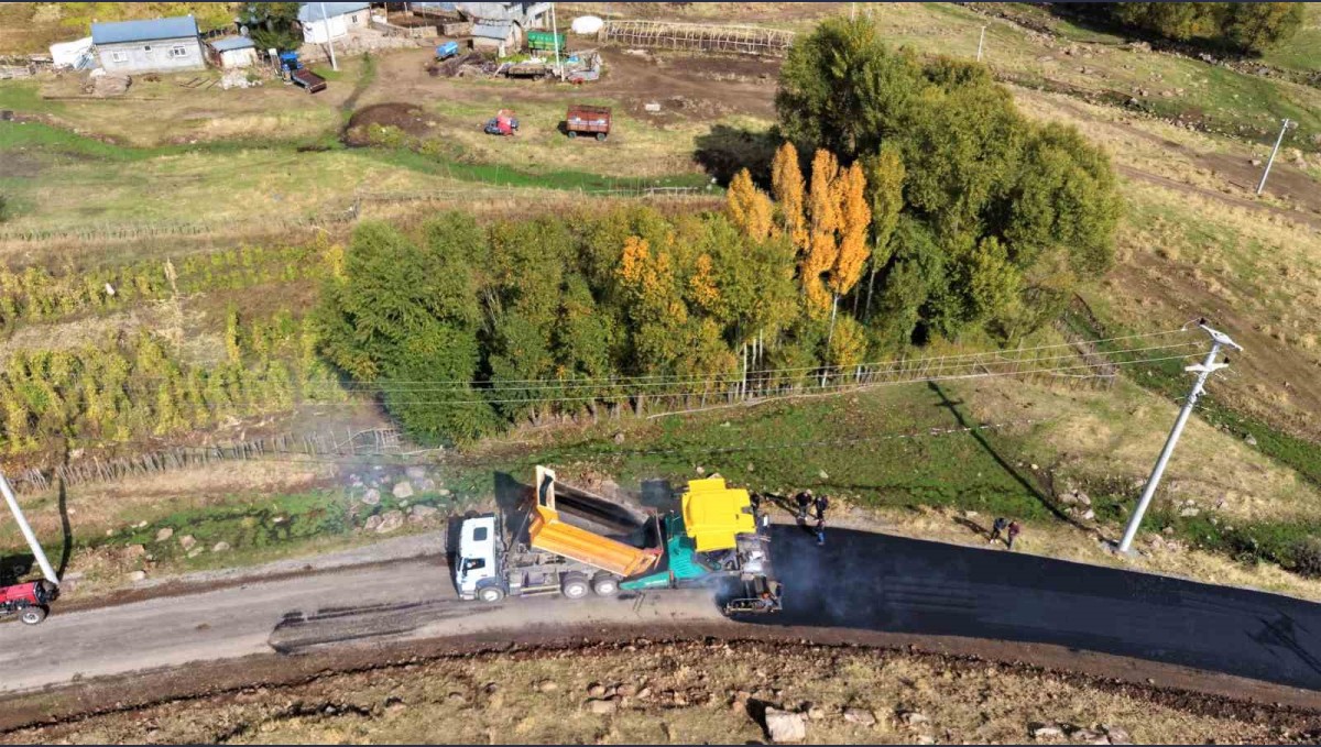 Muş'ta yol ağı genişliyor: 70 kilometrelik sıcak asfalt tamamlandı