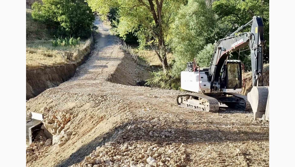Muş'ta yol yatırımları sürüyor