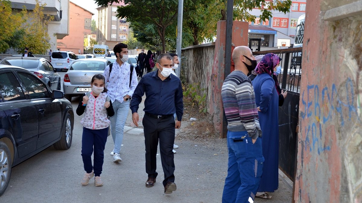Muş'ta yüz yüze eğitime geçişte ikinci aşama başladı