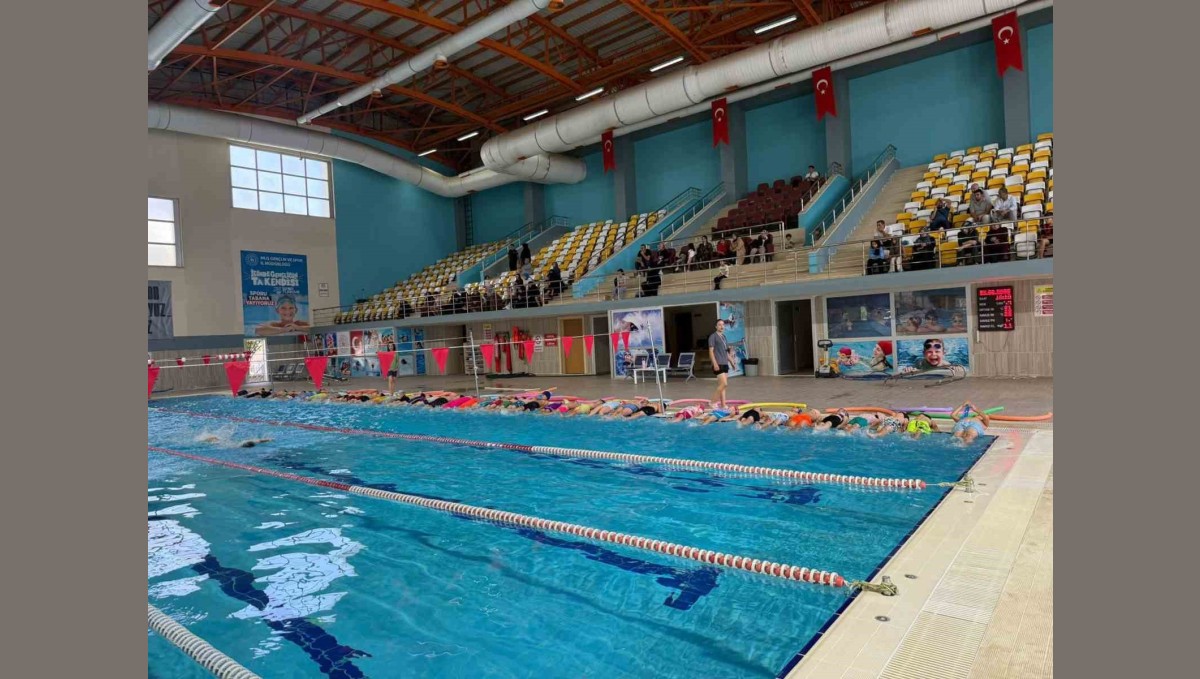 Muş'ta "yüzme bilmeyen kalmasın" projesi sürüyor