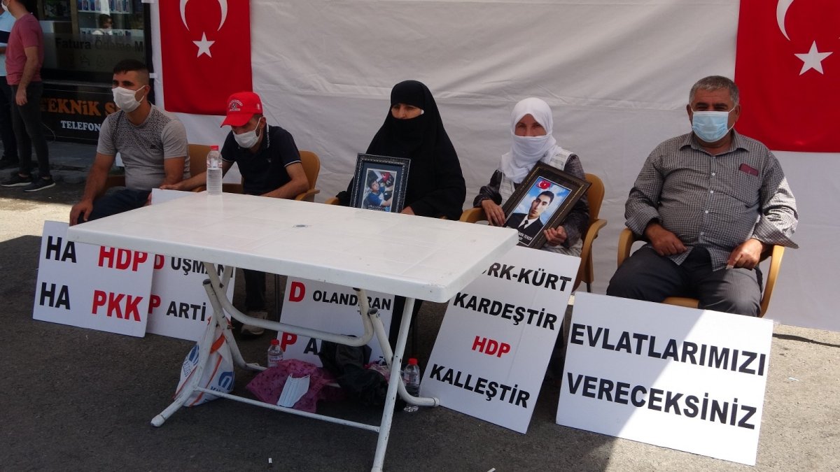 Muş'taki ilk evlat buluşması, HDP önünde eylem yapan annelere umut oldu