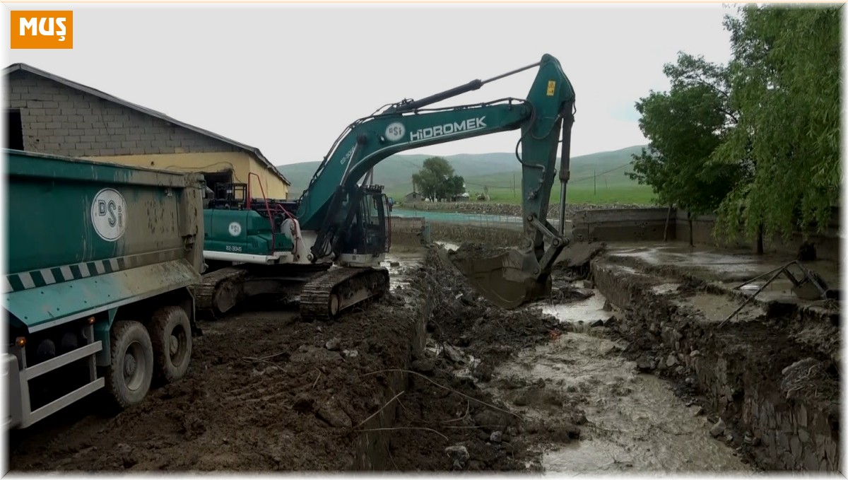 Muş'taki sel felaketinin yaraları sarılıyor