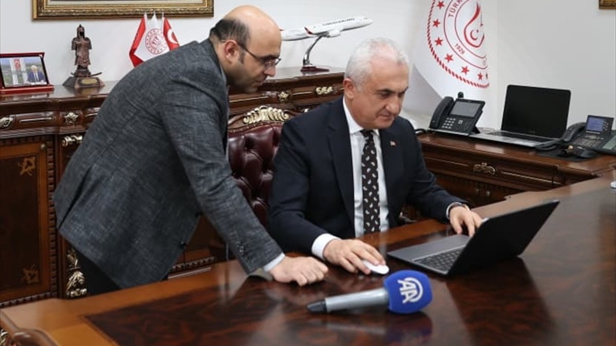 Muş Valisi Avni Çakır, AA'nın Yılın Kareleri oylamasına katıldı