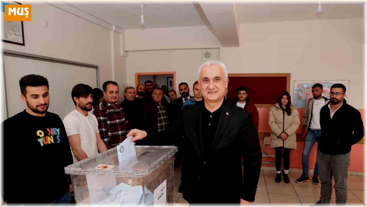 Muş Valisi Çakır, oyunu kullandı