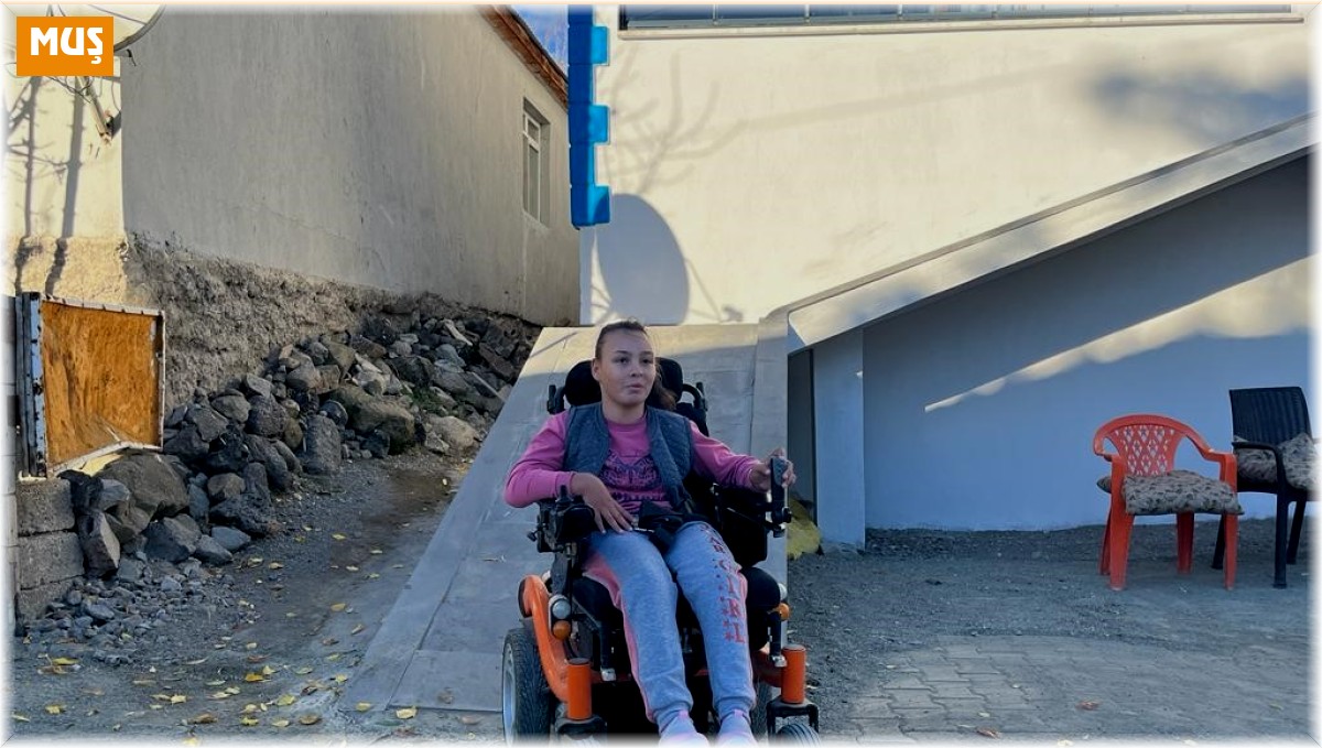 Muş Valisi Çakır, serebral palsi hastası kızın yol talebine kayıtsız kalmadı