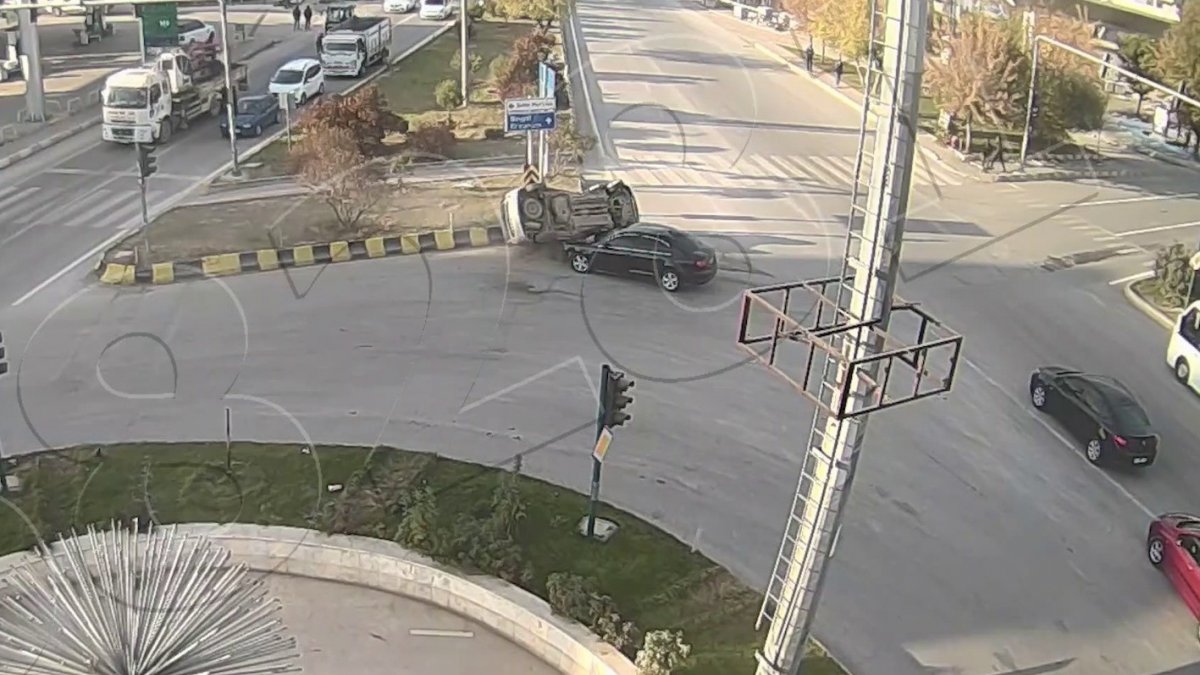 Muş ve Van'da meydana gelen trafik kazaları kameraya yansıdı