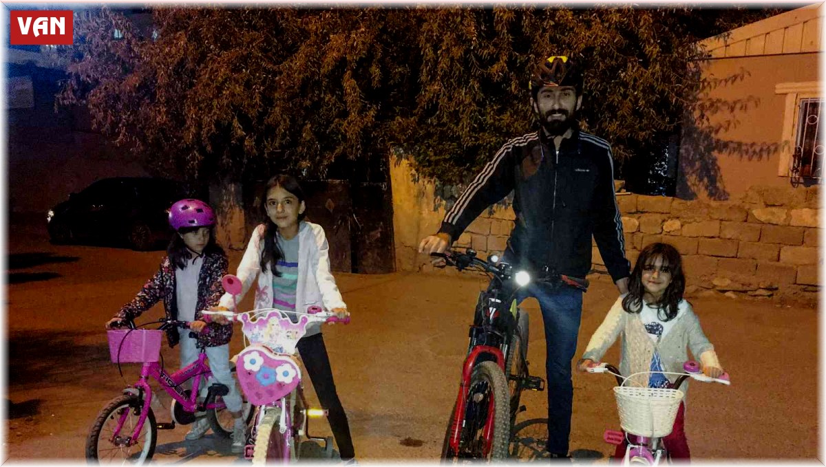 Musa öğretmen okul dışında da öğrencilerini ihmal etmiyor