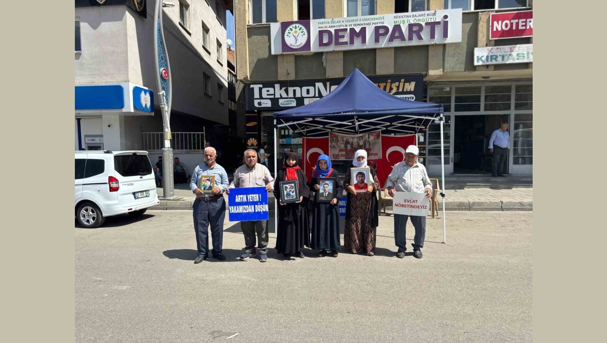 Muşlu ailelerin DEM Parti önündeki eylemi sürüyor