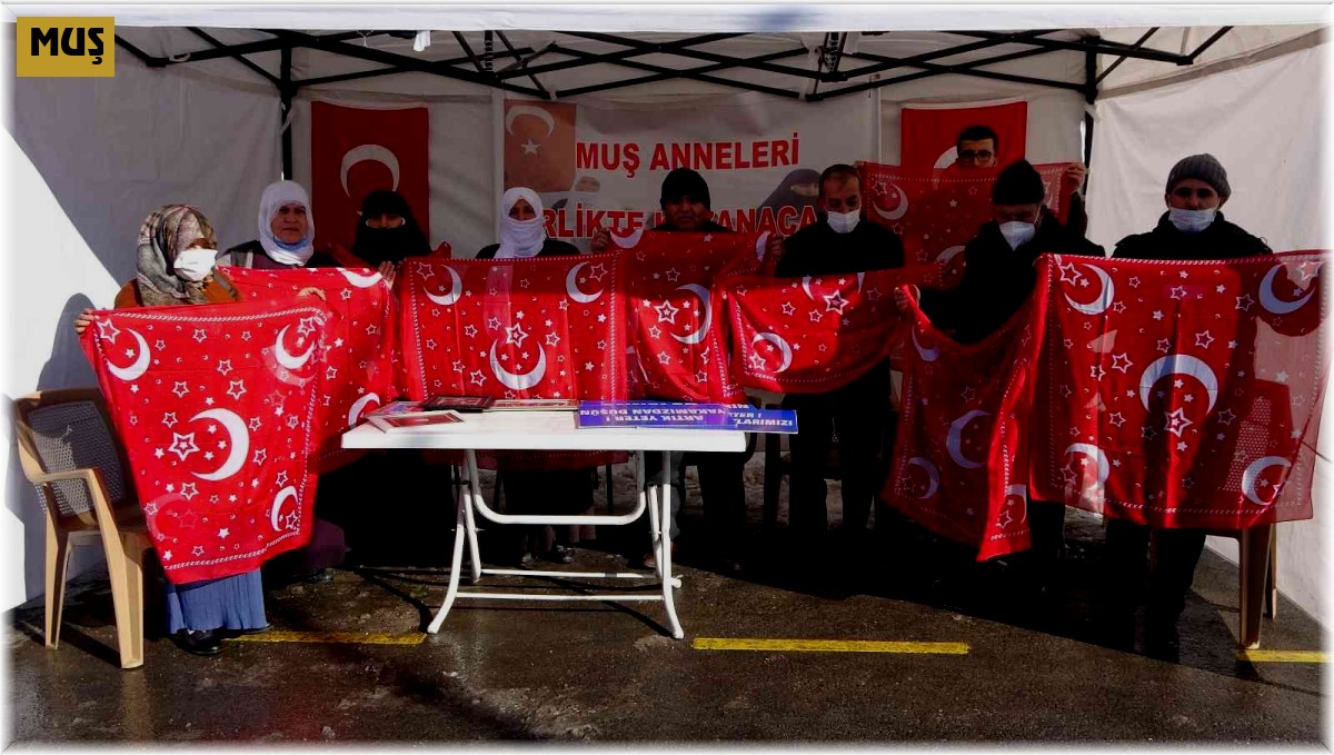 Muşlu annelerden dondurucu soğukta evlat nöbeti