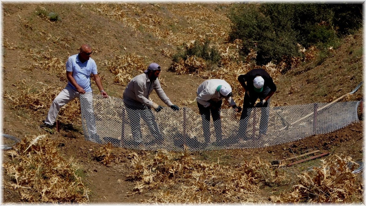 Muş’ta sel ve erozyon oluşumuna kafes tel ve çuval set önlemi