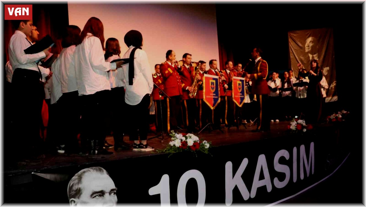 Mustafa Kemal Atatürk Van'da anıldı