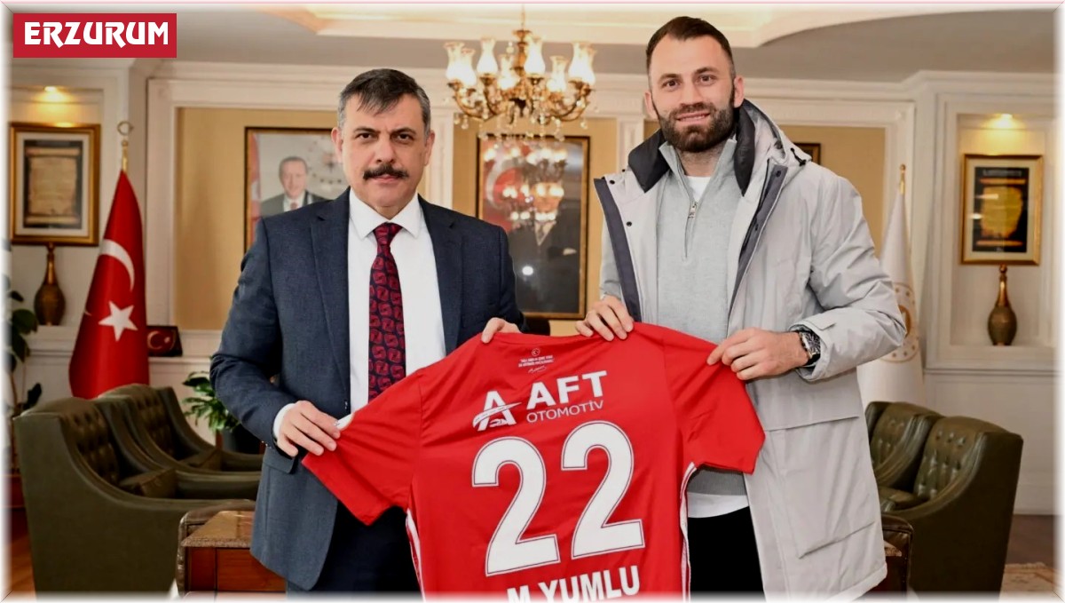 Mustafa Yumlu'dan Vali Çiftçi'ye forma