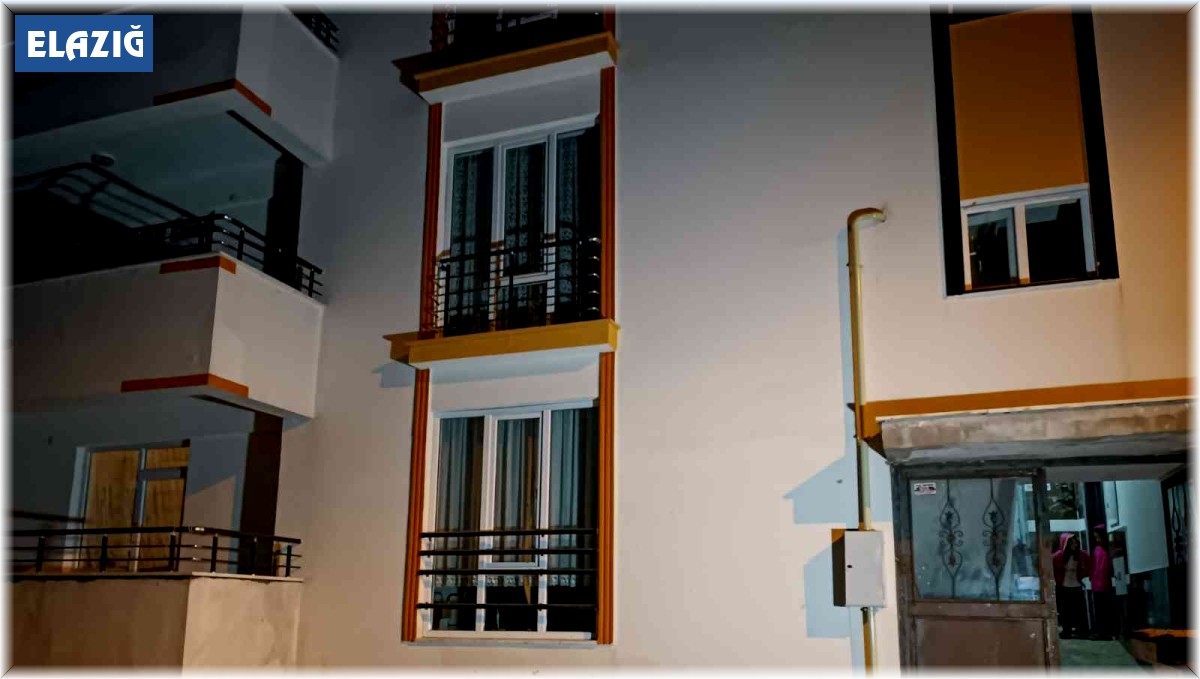 Müteahhitle dağıtım şirketi arasındaki sorun apartmanı 8 aydır elektriksiz bıraktı