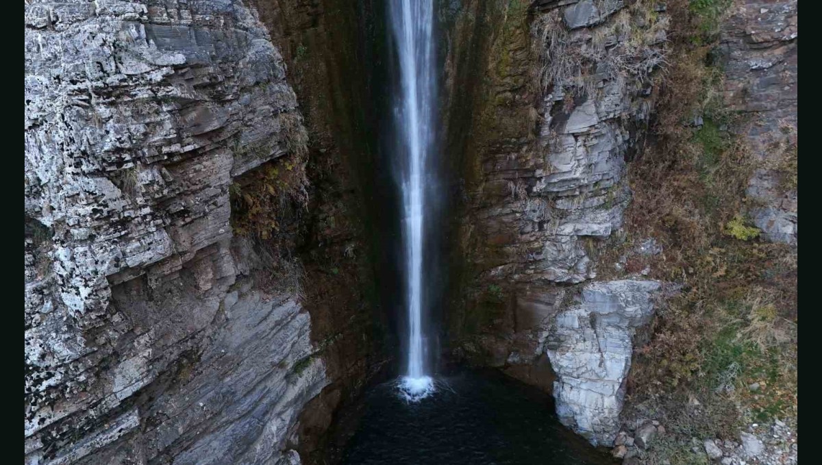 Mutki'nin saklı cenneti Gümüşkanat Şelalesi hayranlık uyandırıyor