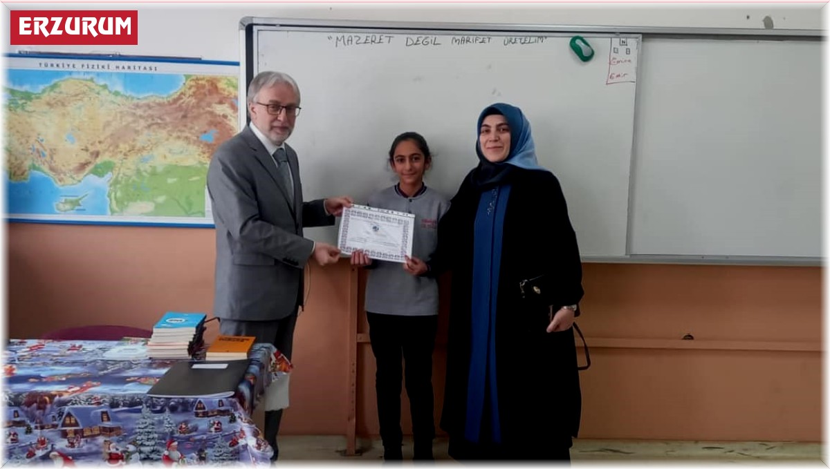 Namazını aksatmadan kılan gençler ödüllendirildi