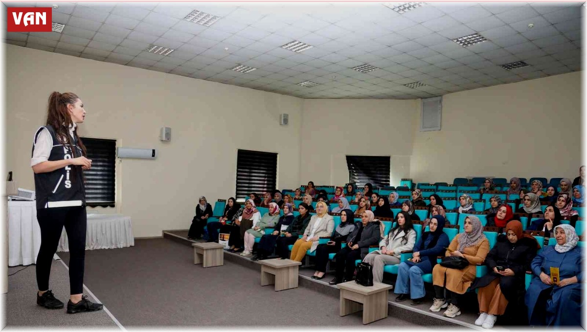 Narkotik polisinden kadınlara uyuşturucu semineri
