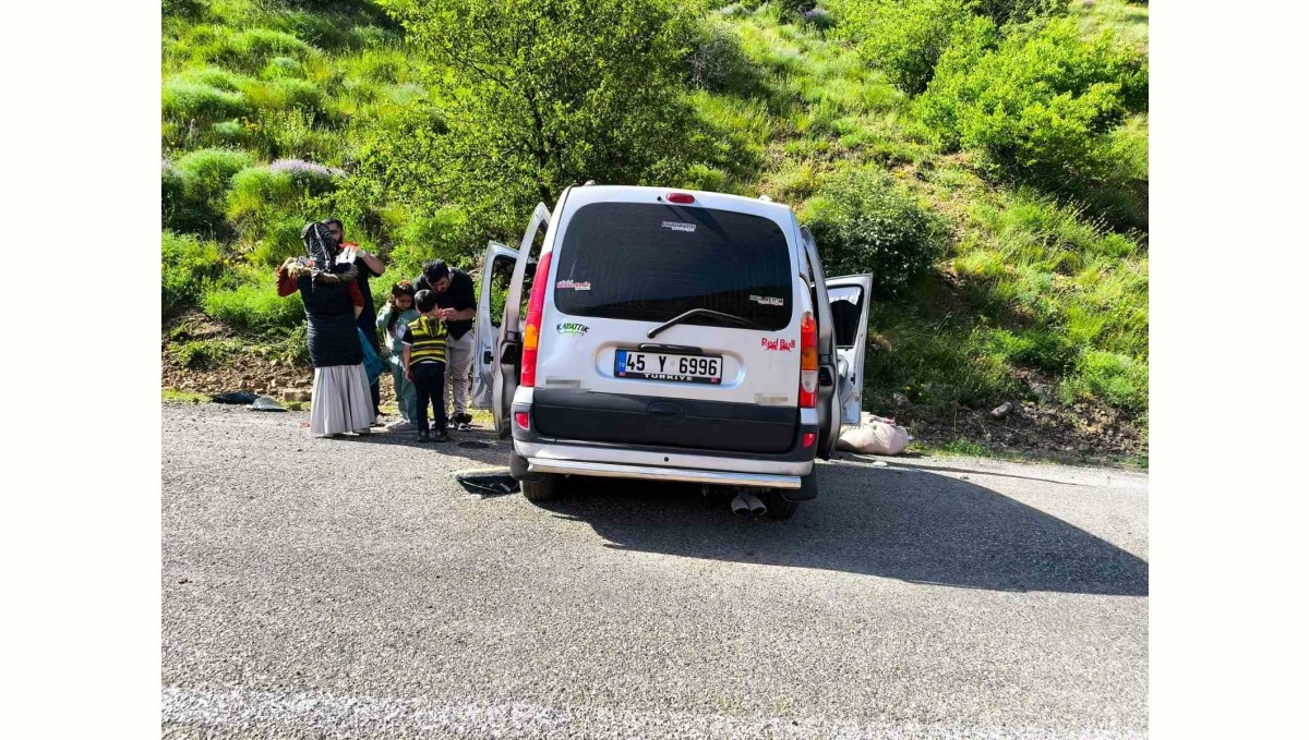 Navigasyonun yanlış yola yönlendirdiği aileyi taşıyan araç kaza yaptı: 5 yaralı