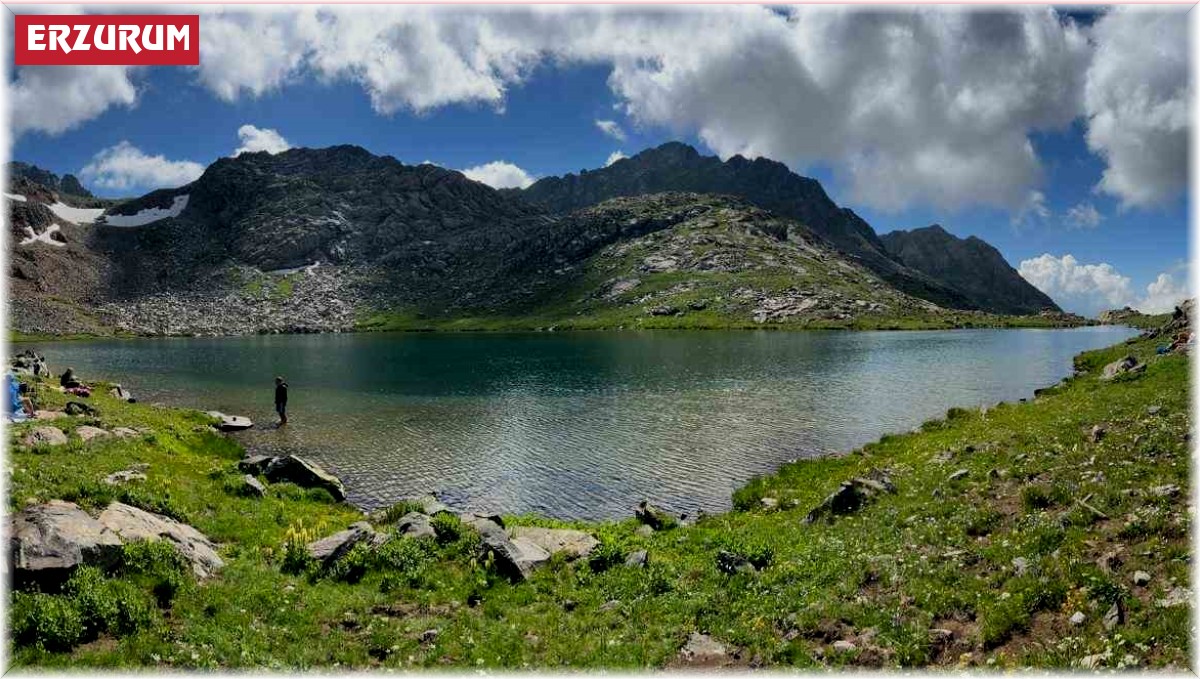 Nefes kesen manzarada yorulmadan yürüdüler