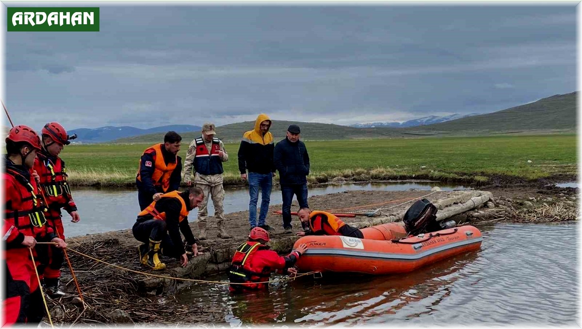 Nehirde hayvanlarını kurtarmak isterken kayboldu