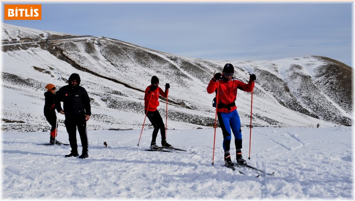 Nemrut Dağı'nda kayaklı koşu antrenmanı