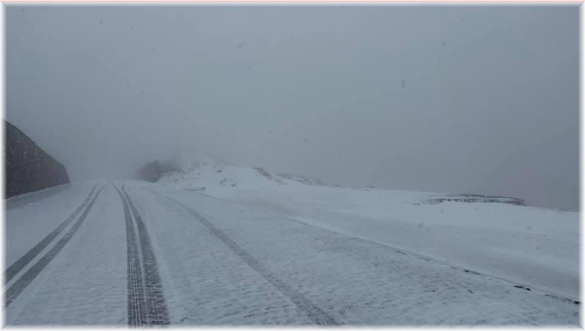 Nemrut Dağı zirvesine mevsimin ilk karı yağdı