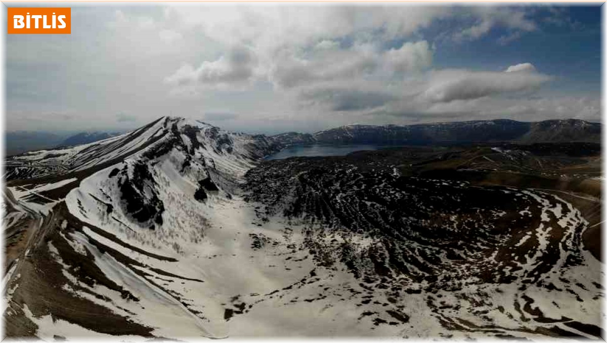Nemrut Kalderası ilkbaharla birlikte görsel şölen sunuyor