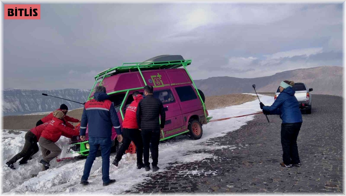 Nemrut Kalderası'nda mahsur kalan turistler kurtarıldı